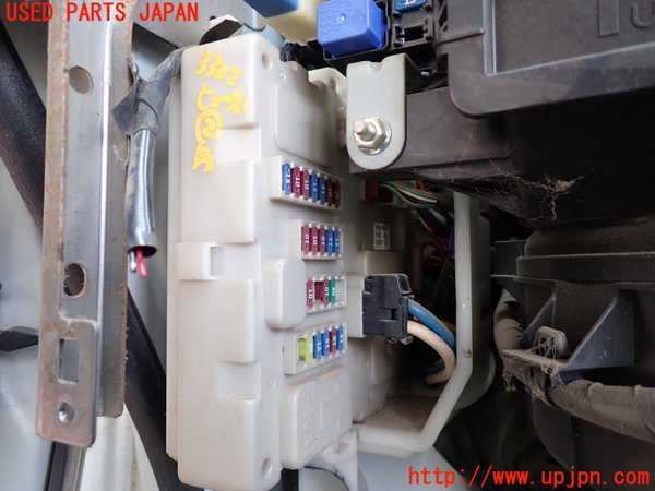 1UPJ-33026742]NV350 キャラバン バン(VW2E26)ヒューズボックス2 中古_m0001.jpg