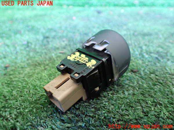 1UPJ-33026290]NV350 キャラバン バン(VW2E26)ハザードスイッチ 中古_m0002.jpg