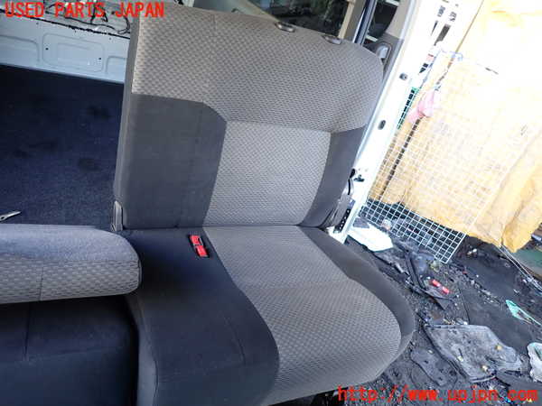 1UPJ-33027175]NV350 キャラバン バン(VW2E26)左2列目シート 中古_m0001.jpg