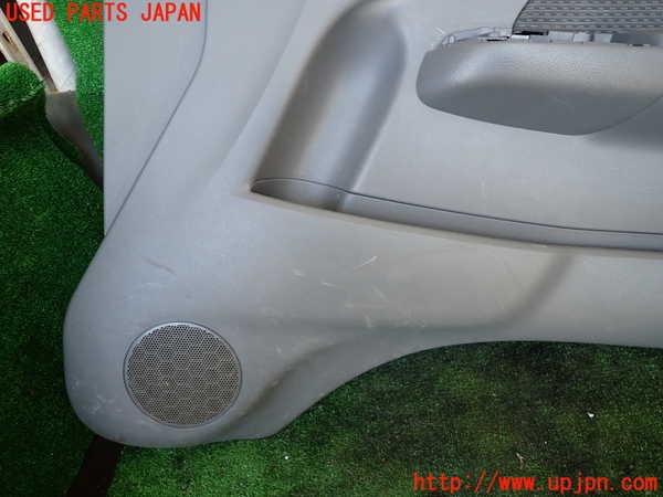 1UPJ-33021234]NV350 キャラバン バン(VW2E26)右前ドア内張り 中古_m0003.jpg