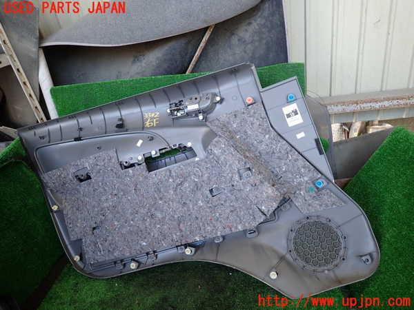 1UPJ-33021234]NV350 キャラバン バン(VW2E26)右前ドア内張り 中古_m0004.jpg