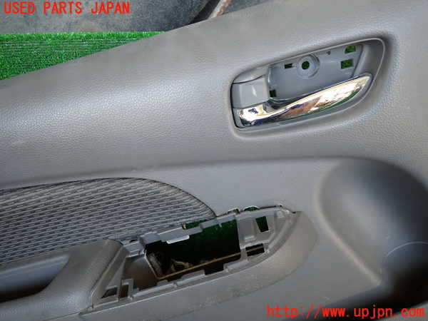 1UPJ-33021264]NV350 キャラバン バン(VW2E26)左前ドア内張り 中古_m0002.jpg