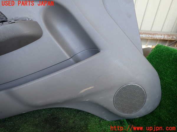 1UPJ-33021264]NV350 キャラバン バン(VW2E26)左前ドア内張り 中古_m0003.jpg