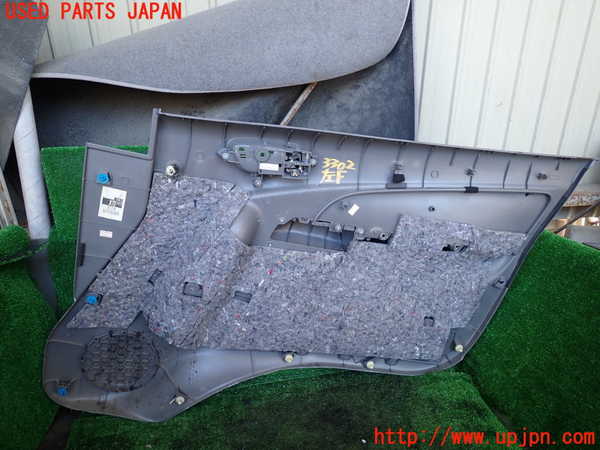 1UPJ-33021264]NV350 キャラバン バン(VW2E26)左前ドア内張り 中古_m0004.jpg
