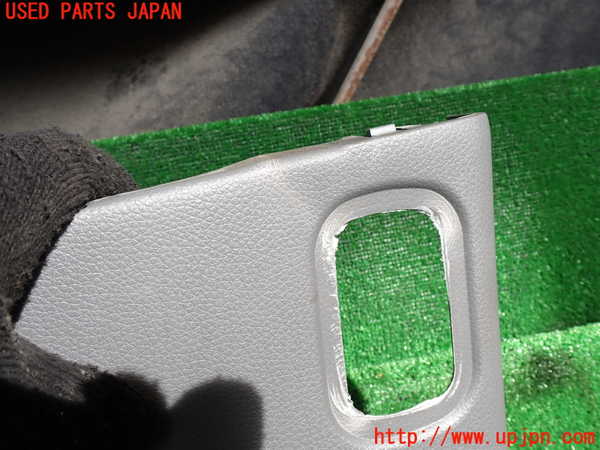 1UPJ-33027665]NV350 キャラバン バン(VW2E26)右センターピラートリム 中古_m0002.jpg