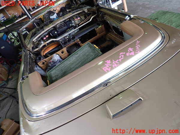 5UPJ-33047761]ベンツ 500SL(不明)トノカバー1 中古_m0001.jpg