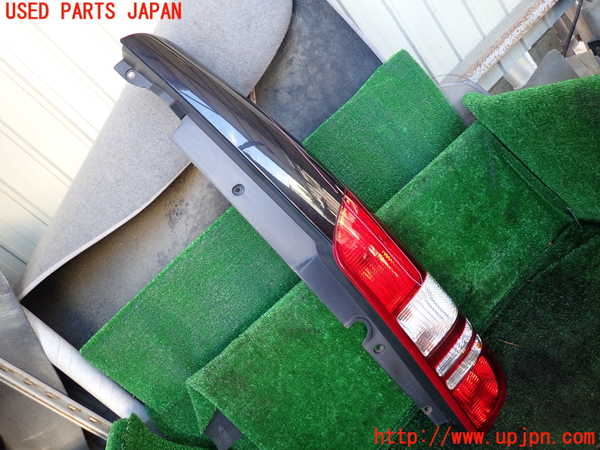 5UPJ-33061530]ベンツ V350 W639(639350C)右テールランプ 中古_m0001.jpg