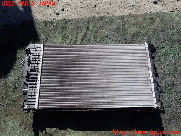 1UPJ-33062321]ベンツ V350 W639(639350C)ラジエーター1 中古_m0004.jpg