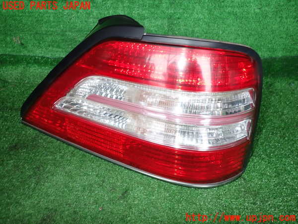 2UPJ-33091530]グロリア Y33型(HY33)右テールランプ 中古_m0001.jpg