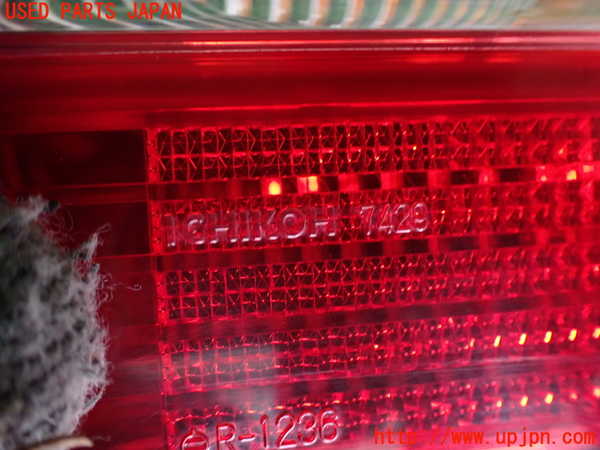 2UPJ-33091530]グロリア Y33型(HY33)右テールランプ 中古_m0004.jpg