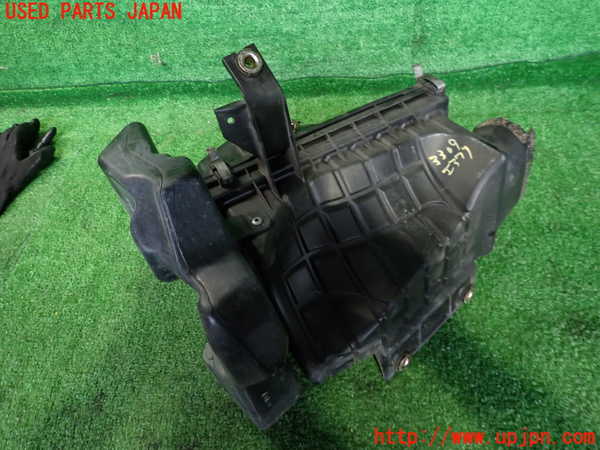 2UPJ-33092560]グロリア Y33型(HY33)エアクリーナーボックス 中古_m0003.jpg