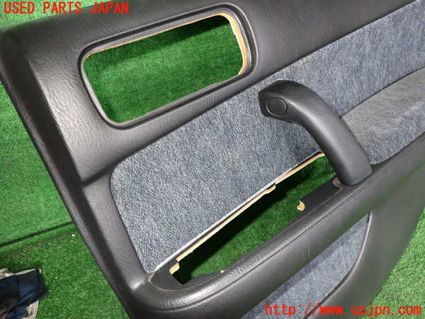 2UPJ-33091294]グロリア Y33型(HY33)右後ドア内張り 中古_m0002.jpg