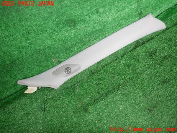 2UPJ-33097655]グロリア Y33型(HY33)右フロントピラートリム 中古_m0001.jpg