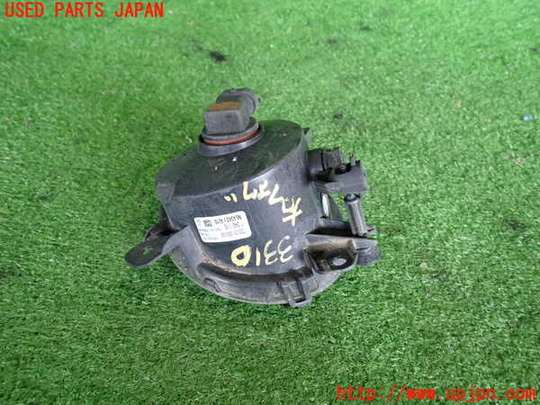 2UPJ-33101180]BMW 218d アクティブツアラー F45(2C20)右フォグ 中古_m0002.jpg