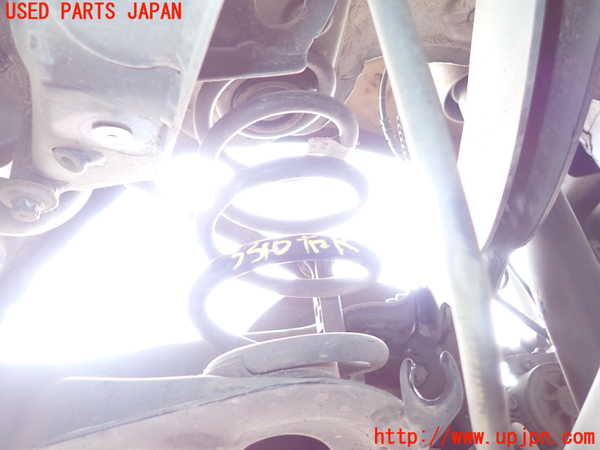 2UPJ-33105100]BMW 218d アクティブツアラー F45(2C20)右リアスプリング 中古_m0001.jpg