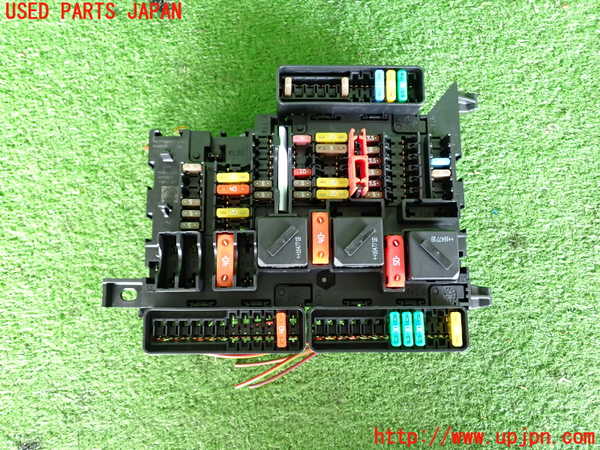 2UPJ-33106741]BMW 218d アクティブツアラー F45(2C20)ヒューズボックス1 中古_m0001.jpg
