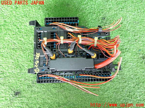 2UPJ-33106741]BMW 218d アクティブツアラー F45(2C20)ヒューズボックス1 中古_m0002.jpg