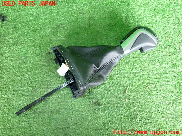 2UPJ-33107570]BMW 218d アクティブツアラー F45(2C20)シフトノブ 中古_m0001.jpg