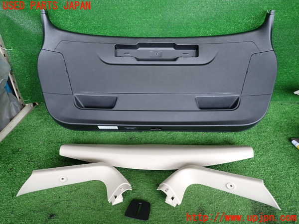 2UPJ-33101578]BMW 218d アクティブツアラー F45(2C20)バックドア内張り 中古_m0001.jpg