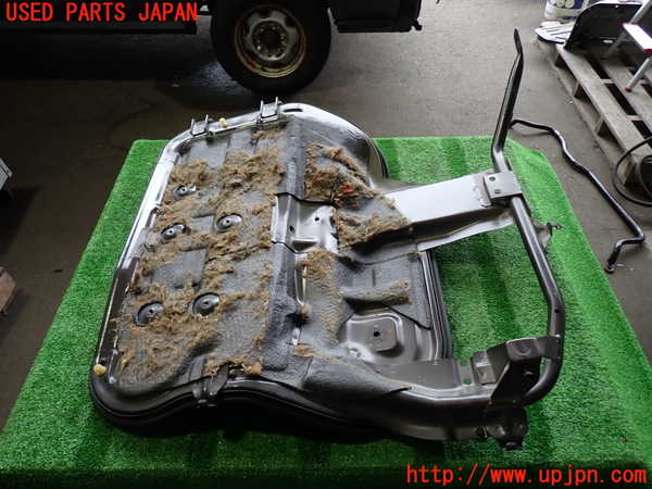 2UPJ-33122160]ホーミーコーチ(ARME24)エンジンアッパーカバー 中古_m0001.jpg