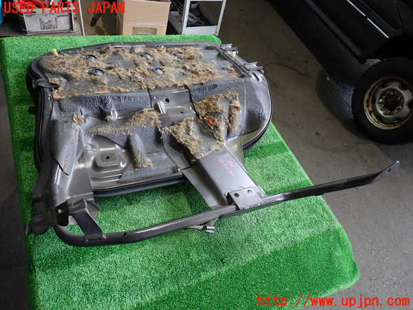 2UPJ-33122160]ホーミーコーチ(ARME24)エンジンアッパーカバー 中古_m0002.jpg