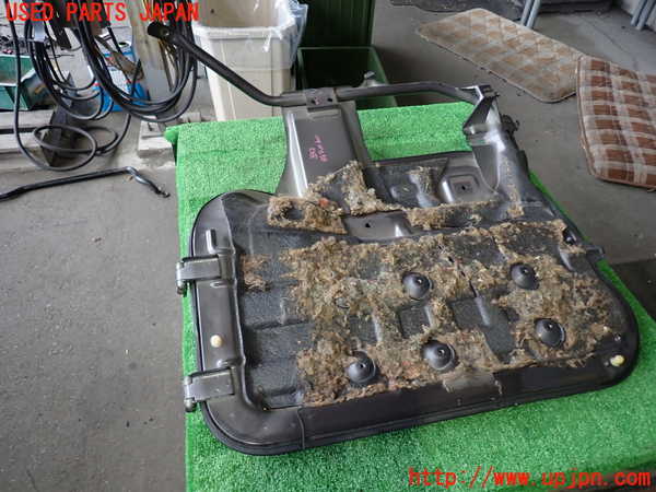 2UPJ-33122160]ホーミーコーチ(ARME24)エンジンアッパーカバー 中古_m0003.jpg