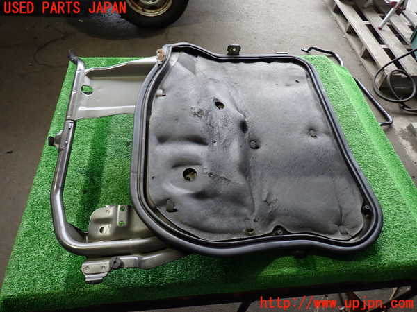 2UPJ-33122160]ホーミーコーチ(ARME24)エンジンアッパーカバー 中古_m0004.jpg