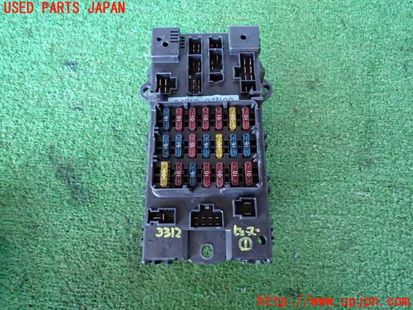 2UPJ-33126741]ホーミーコーチ(ARME24)ヒューズボックス1 中古_m0001.jpg