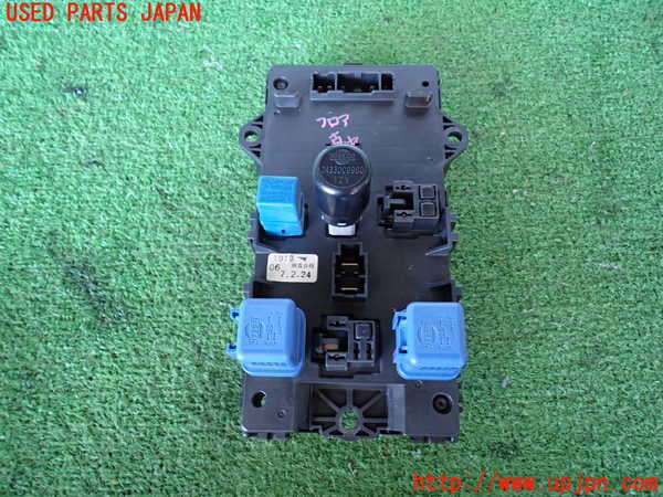 2UPJ-33126741]ホーミーコーチ(ARME24)ヒューズボックス1 中古_m0002.jpg