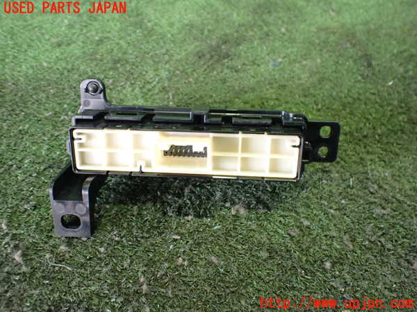 2UPJ-33136307]レクサス・UX300e(KMA10)スイッチ2(ビューカメラ　AC100V ASC等) 中古_m0002.jpg