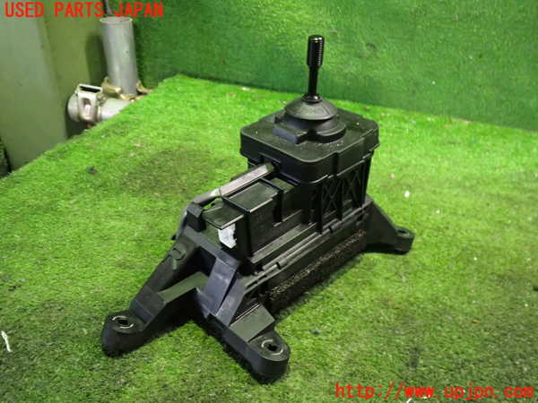 2UPJ-33137555]レクサス・UX300e(KMA10)ATシフトレバー 中古_m0002.jpg