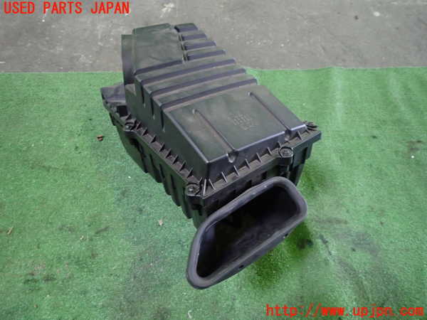 5UPJ-33182560]アウディ・TTS クーペ(8JCDLF)エアクリーナーボックス 中古_m0001.jpg