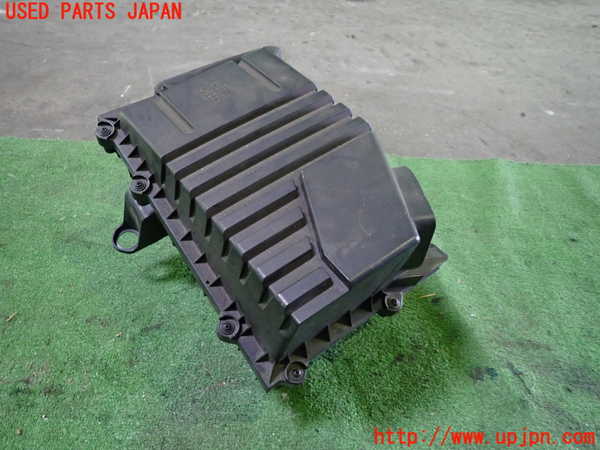 5UPJ-33182560]アウディ・TTS クーペ(8JCDLF)エアクリーナーボックス 中古_m0002.jpg