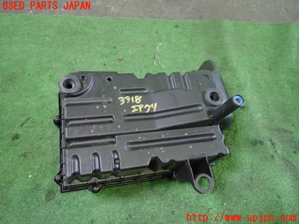 5UPJ-33182560]アウディ・TTS クーペ(8JCDLF)エアクリーナーボックス 中古_m0004.jpg