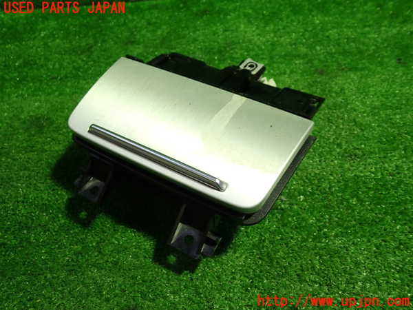 1UPJ-33187821]アウディ・TTS クーペ(8JCDLF)灰皿1 中古_m0001.jpg