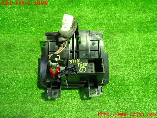 1UPJ-33187821]アウディ・TTS クーペ(8JCDLF)灰皿1 中古_m0004.jpg