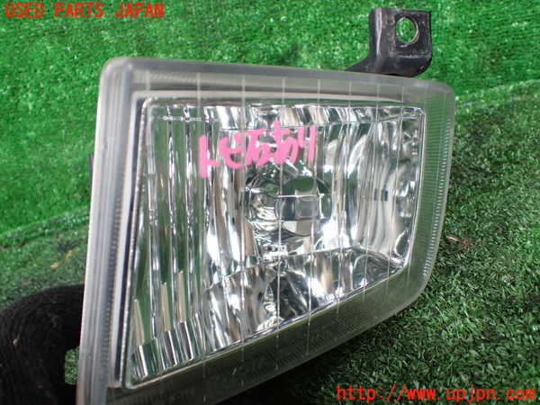 1UPJ-33191182]ハイエースワゴン100系(RZH101G)左フォグ 中古_m0002.jpg