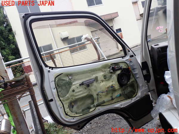 1UPJ-33191260]ハイエースワゴン100系(RZH101G)左前ドア ジャンク部品取り_m0004.jpg