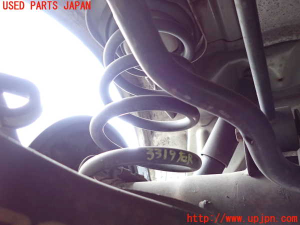 1UPJ-33195100]ハイエースワゴン100系(RZH101G)右リアスプリング 中古_m0001.jpg