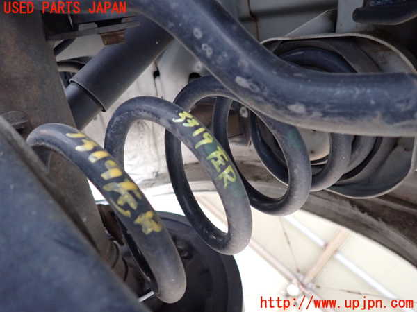 1UPJ-33195105]ハイエースワゴン100系(RZH101G)左リアスプリング 中古_m0001.jpg