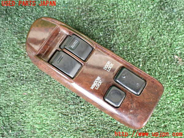 1UPJ-33196240]ハイエースワゴン100系(RZH101G)右前パワーウィンドウスイッチ 中古_m0001.jpg