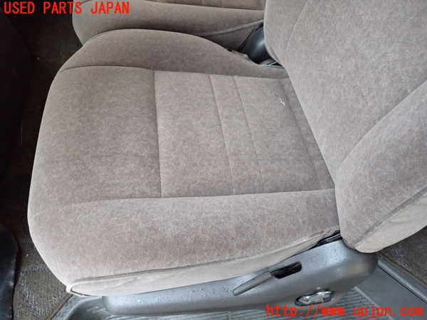 1UPJ-33197175]ハイエースワゴン100系(RZH101G)左2列目シート 中古_m0003.jpg