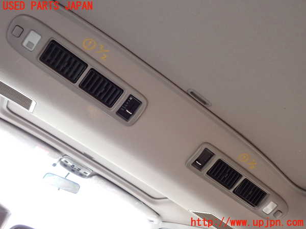 1UPJ-33196411]ハイエースワゴン100系(RZH101G)ルームランプ1 (２列目) 中古_m0001.jpg