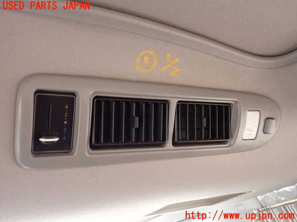 1UPJ-33196411]ハイエースワゴン100系(RZH101G)ルームランプ1 (２列目) 中古_m0002.jpg