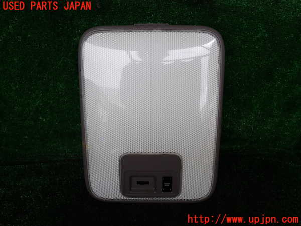 5UPJ-33196412]ハイエースワゴン100系(RZH101G)ルームランプ2 (２列目真中) 中古_m0001.jpg