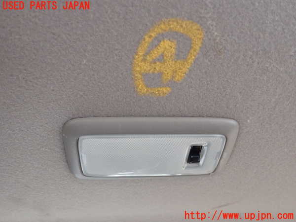 1UPJ-33196414]ハイエースワゴン100系(RZH101G)ルームランプ4 (３列目) 中古_m0001.jpg