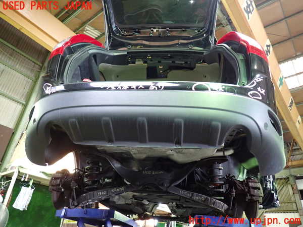 1UPJ-33201610]ボルボ・XC60(DB4204TXC)リアバンパー 中古_m0005.jpg
