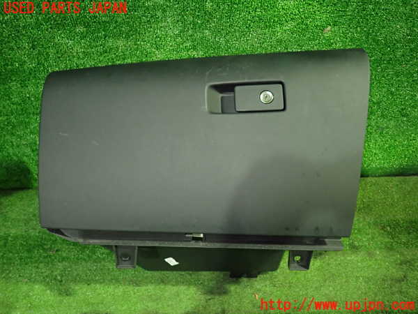 1UPJ-33207516]ボルボ・XC60(DB4204TXC)グローブボックス1 中古_m0001.jpg