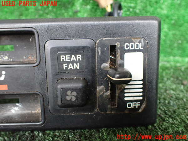 1UPJ-33226306]デリカ スターワゴン(P35W)スイッチ1 (リヤエアコン) 中古_m0002.jpg