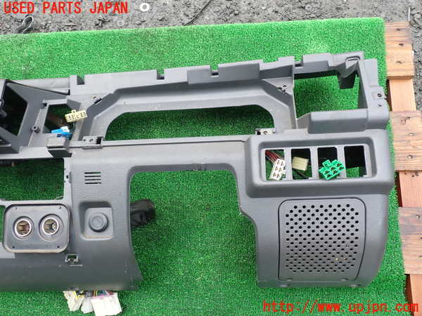 5UPJ-33227505]デリカ スターワゴン(P35W)ダッシュボード 中古_m0002.jpg